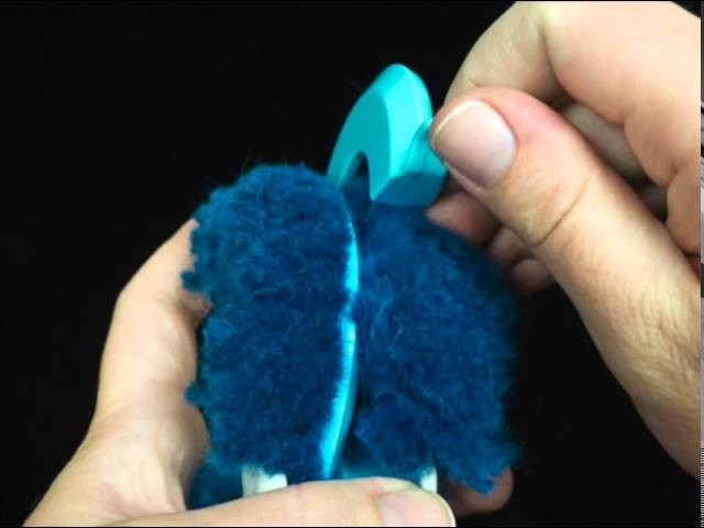 [KnitFreedom] 30-Second Stop Motion Vid - How to Make a PomPom with a Clover Pompom Maker