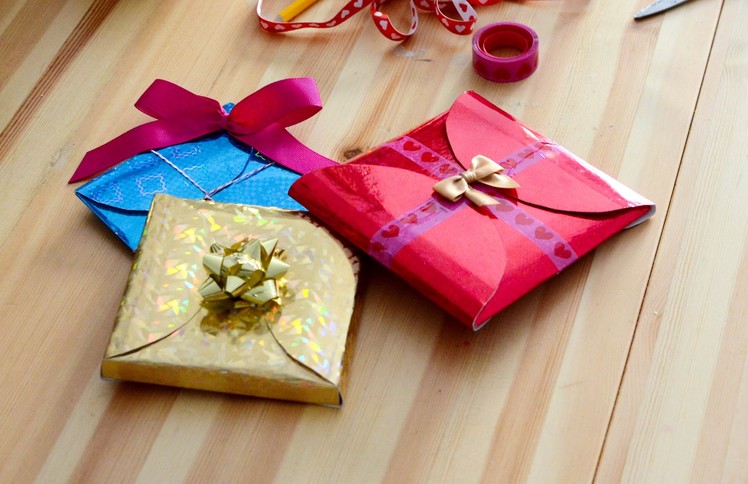 DIY How to make cheap, quick and easy gift wrapping in 5 minutes.