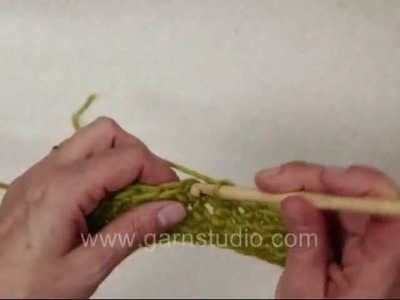 DROPS Crochet Tutorial: How to crochet on both sides of a chain band.