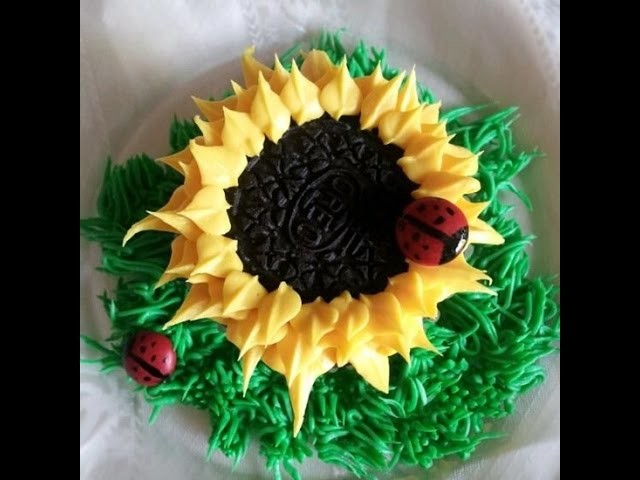 Wonderful DIY Sunflower Cupcakes - Tutorial .