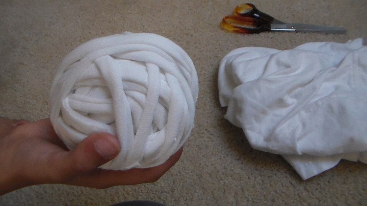Easy & Quick Tutorial: DIY How to make T-shirt Yarn