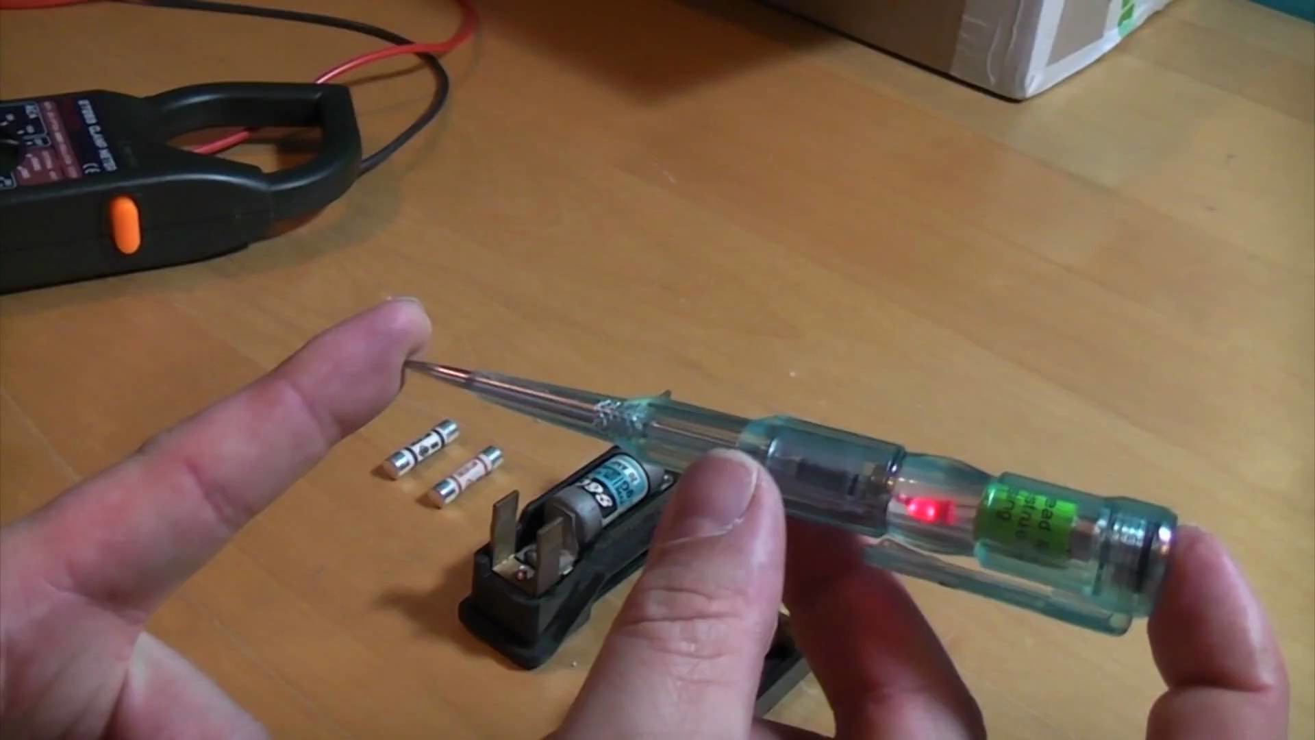 How to test a fuse Ultimate Handyman DIY tips
