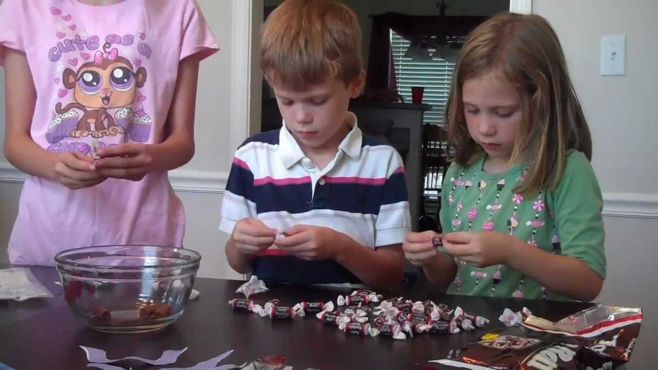 Crafting w. the kids ep.2 How to make a tootsie roll mustache