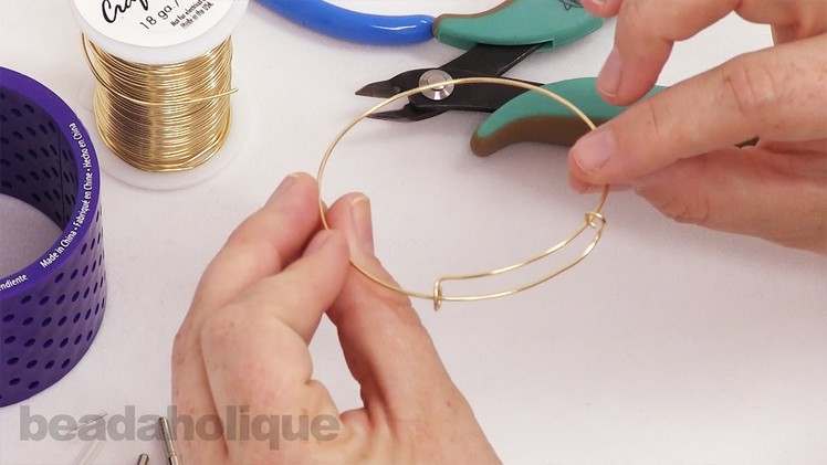 How to Make an Expandable Charm Bangle using the Artistic Wire 3D Bracelet Jig