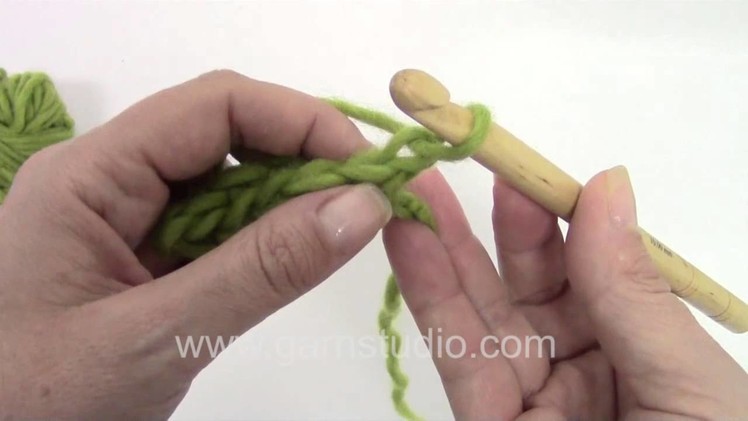 DROPS Crochet Tutorial: How to work single crochet back and forth
