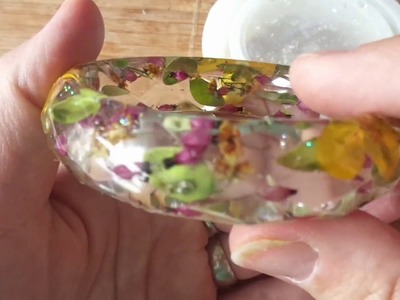 How to make DIY epoxy resing bracelet with spring flowers