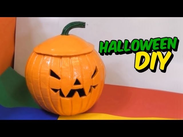 DIY halloween decoration with recycled materials - how to make a pumpkin with newspaper