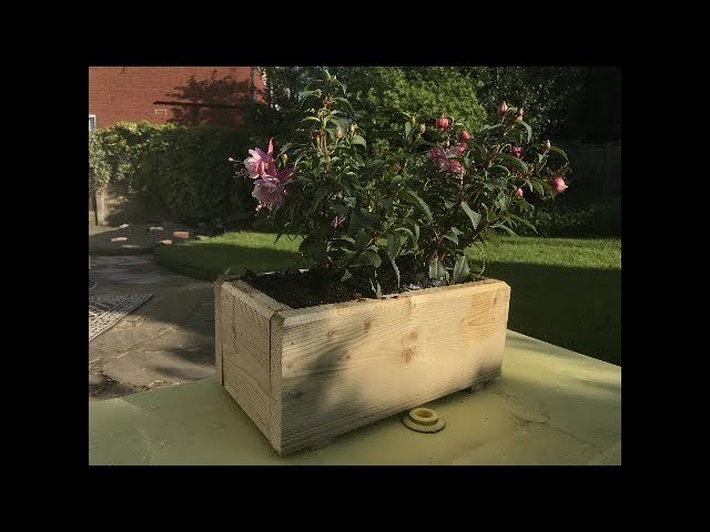 How to make a wooden planter box - Quick and easy DIY woodwork project.