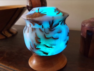 Lighted Pine Cone Box