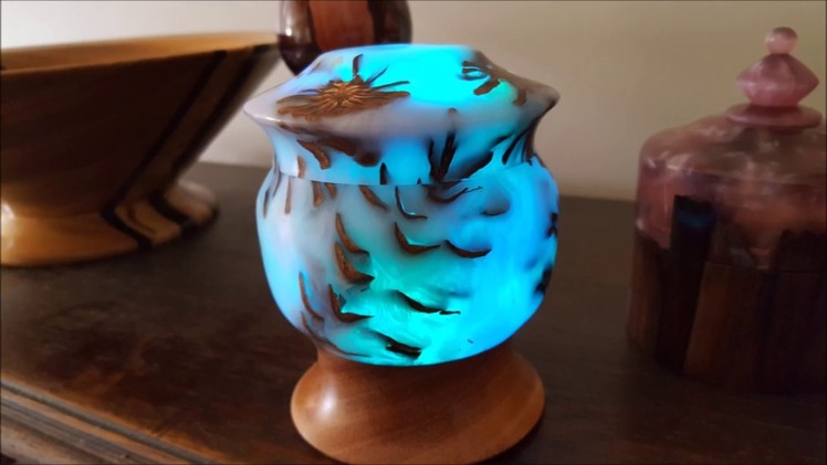 Lighted Pine Cone Box