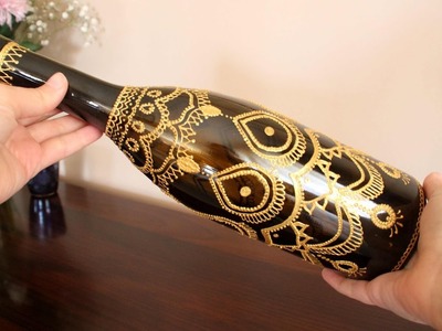Hand-painted bottle using Pebeo Cerne Relief ~ Botella pintada a mano con plomo líquido