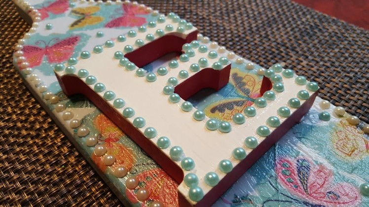 UPCYCLED CUTTING BOARD | DECOUPAGE GIFT IDEA