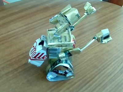 Wall-e, hecho con lata Miller High Life.