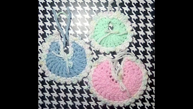 How to Crochet a Mini Bib for Baby Shower