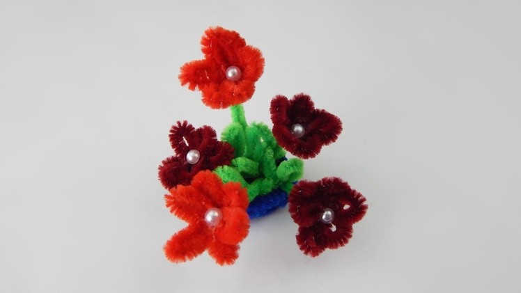 Decoration flowers in a pot DIY crafting with pipe cleaners Dekoration Blumen