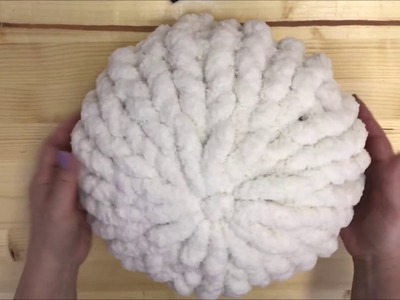 HOW TO HAND KNIT A ROUND PILLOW WITH CHENILLE YARN