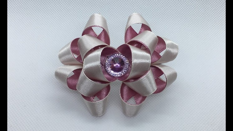 The decoration on the hairpin Kanzashi. Two-tone lush bow
