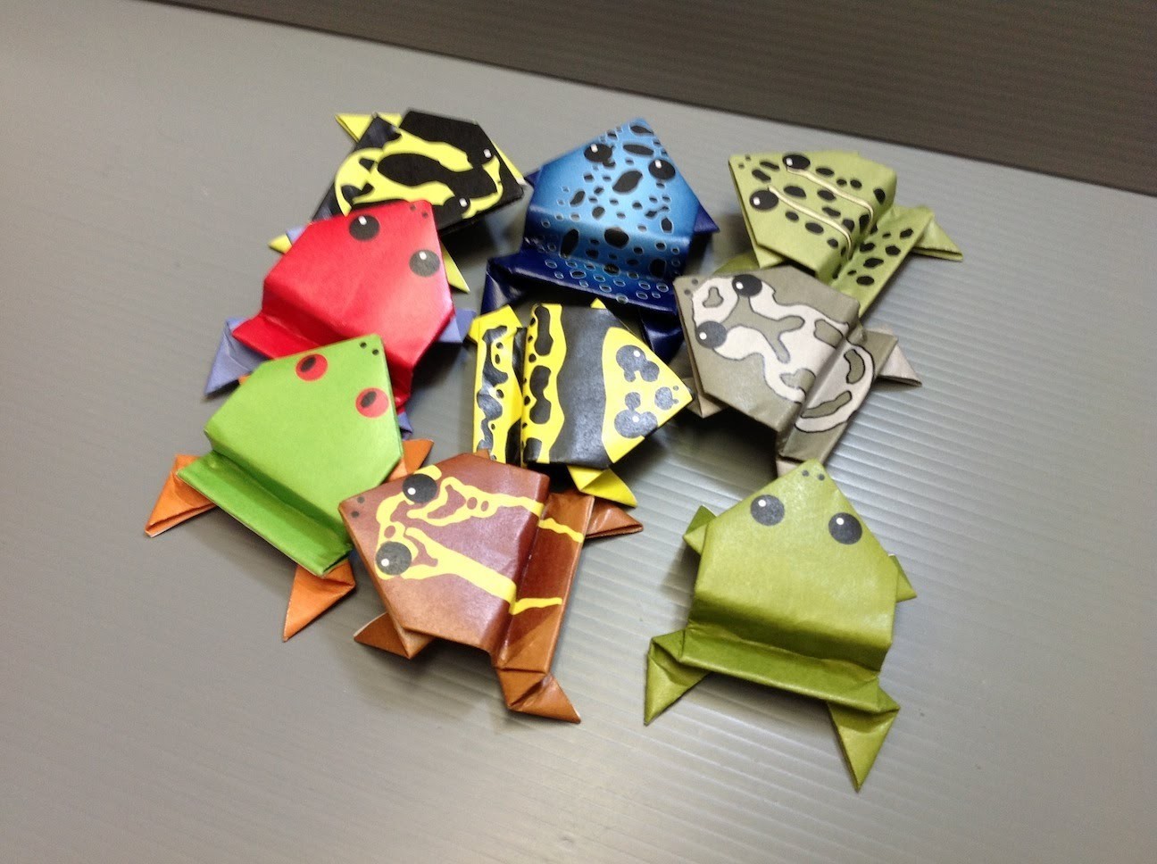 Free Origami Frog Paper Print Your Own! Real Frogs of the World