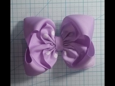 Wavy boutique bow with 1.5" ribbon