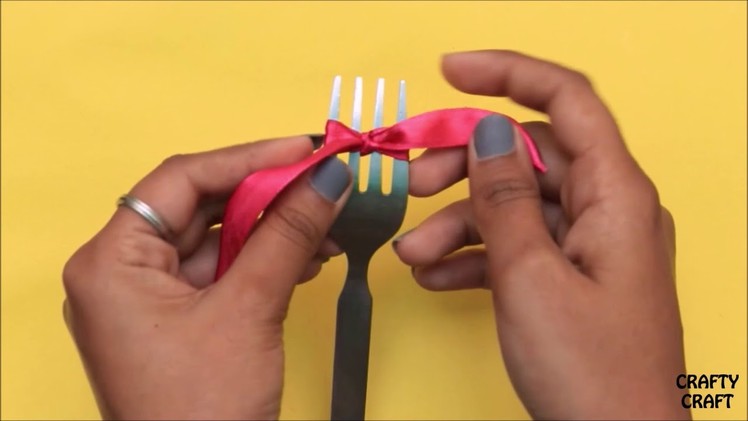 How to make ribbon bow with a fork