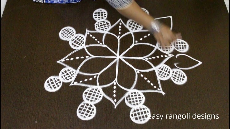 How to draw easy rangoli designs * creative friday kolam * new muggulul pattern * daily rangavalli