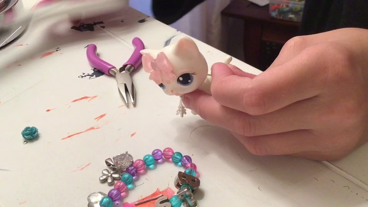 Making lps necklaces! DIY collars and accessories!