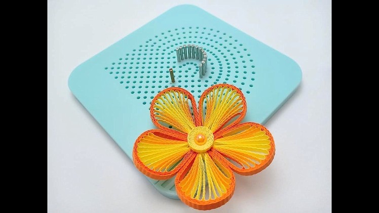 How to make flowers using a quilling husking board