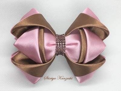 The decoration on the hairpin Kanzashi. Two-tone bow