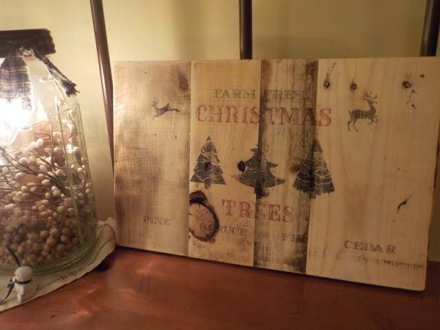 Rustic Sign for Christmas ~ Pallet Project!