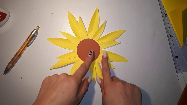 How to make a Sunflower. ( Si te bejme nje Luledielli ) || Me Mua ||