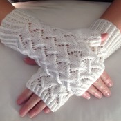 Fingerless Gloves - Lace pattern - White
