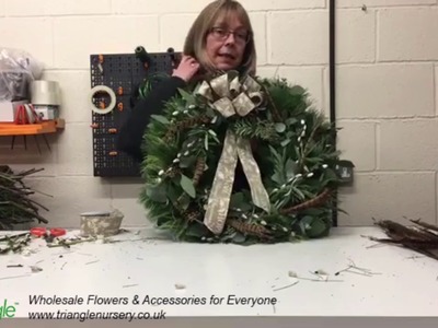 How to Make a Christmas Wreath with Eucalyptus