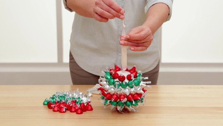 How to make a HERSHEY'S KISSES hanging ball Christmas decoration!