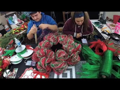 Let's Design a Christmas Wreath!