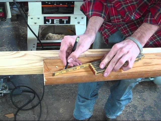 Cutting hip rafters with speed square