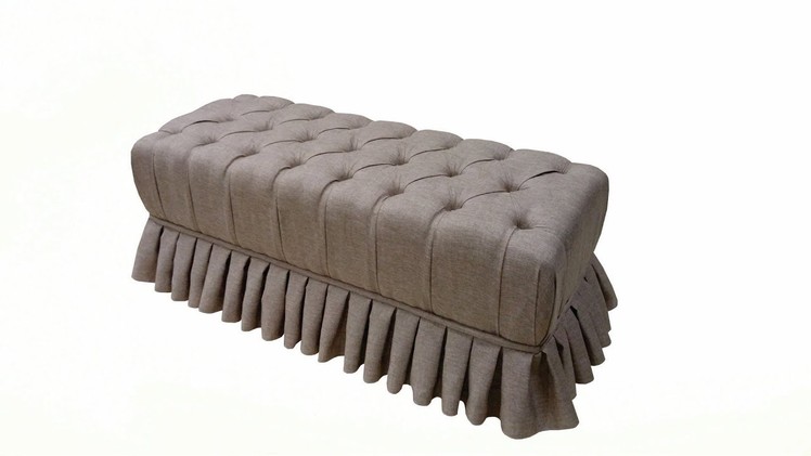 Puff capitonê com saiote. Upholstered bench with skirt and buttons.