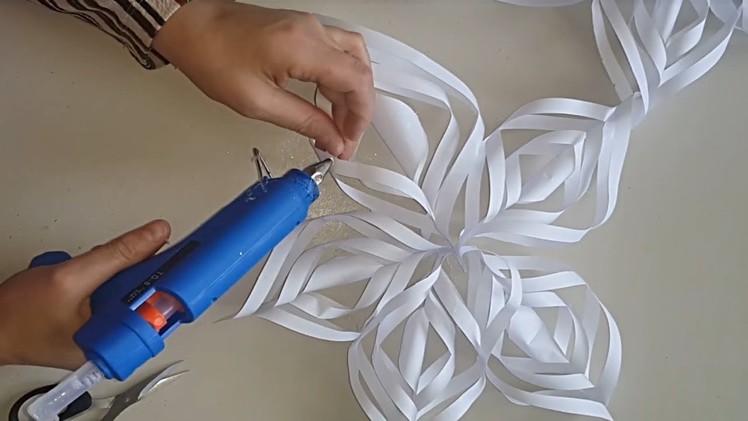 3D Snowflake Tutorial - DIY Paper Crafts