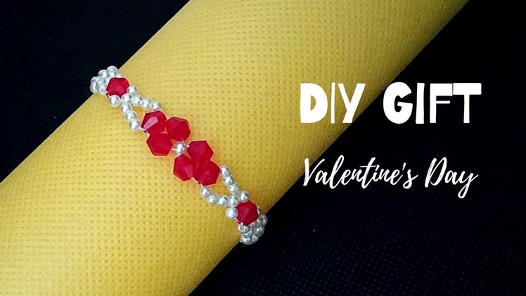Simple beading pattern for DIY Bracelet. DIY Gift for Valentine's Day
