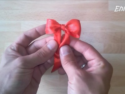 Ribbon Bow (how to tie with 2 fingers)