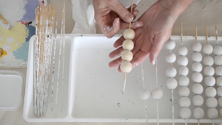 How to Whitewash Wood Beads - Easy DIY TUTORIAL