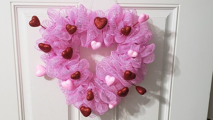 #valentines #dollartree #wreath 
DIY Valentines wreath