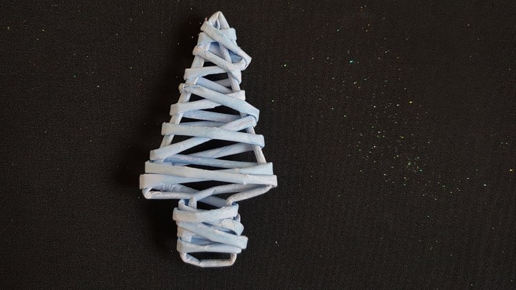How to make Newspaper Christmas Tree - Sangeeta´s Kreations