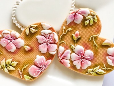 How to decorate floral cookies. Pressure piping. #cookieart
