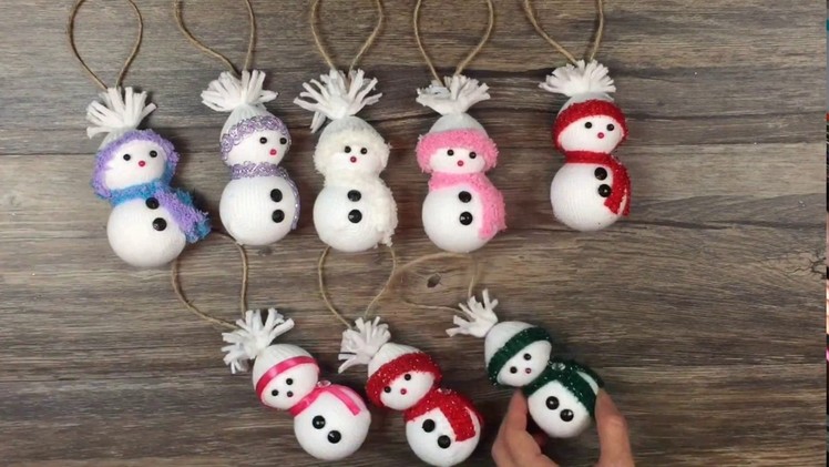 DIY: How to make Snowman ornaments out of socks very easy. Muñeco de nieve con calcetines
