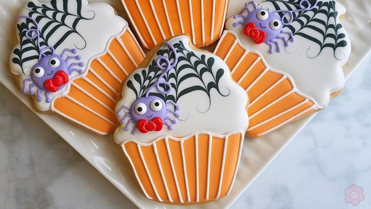 How to Decorate a Not-So-Spooky Cupcake Cookie