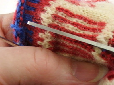 Knitting - cutting a steek