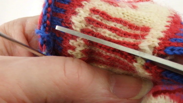 Knitting - cutting a steek
