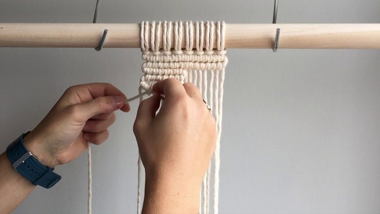 Macrame For Beginners - 28 Days of Knots! Day 7: How To Make A Double Half Hitch (Clove Hitch) Knot