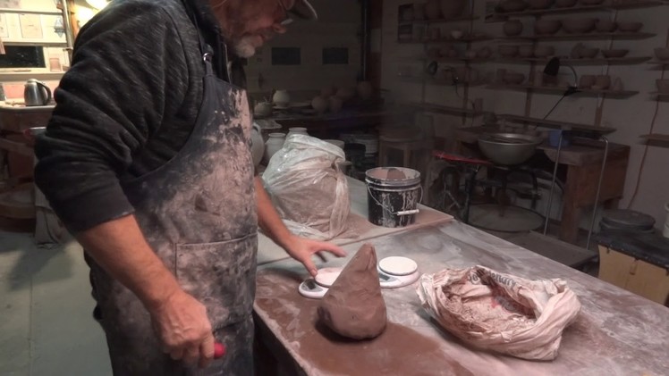 How to knead and ball up clay -12 Nov 2018 with Simon Leach