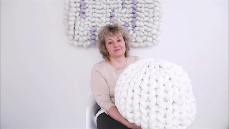 HOW TO HAND KNIT A CHUNKY POUF.OTTOMAN WITH TUBE YARN